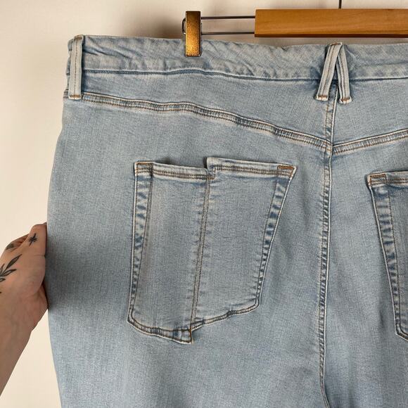 Good American Good Legs High Rise Cropped Mini Bootcut Jeans Size 26 Light Wash - Picture 8 of 12